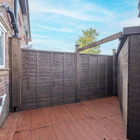 Kings House Apartment Hayes, West London Apt A Northolt  المظهر الخارجي الصورة
