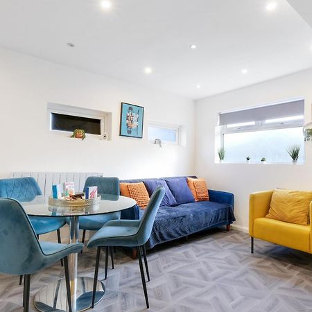 Kings House Apartment Hayes, West London Apt A Northolt  المظهر الخارجي الصورة