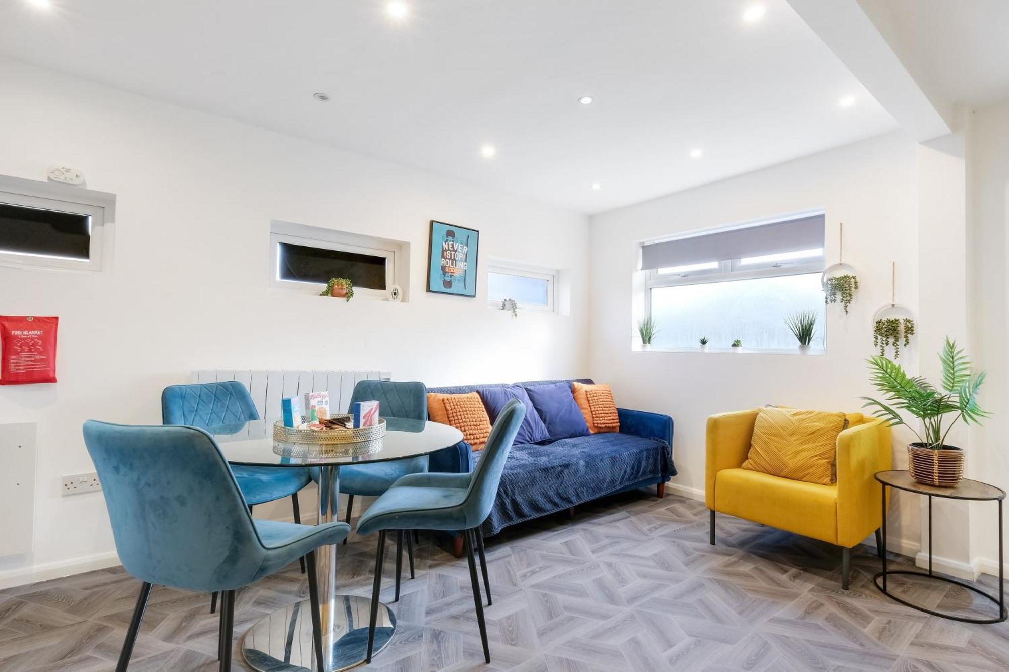 Kings House Apartment Hayes, West London Apt A Northolt  المظهر الخارجي الصورة