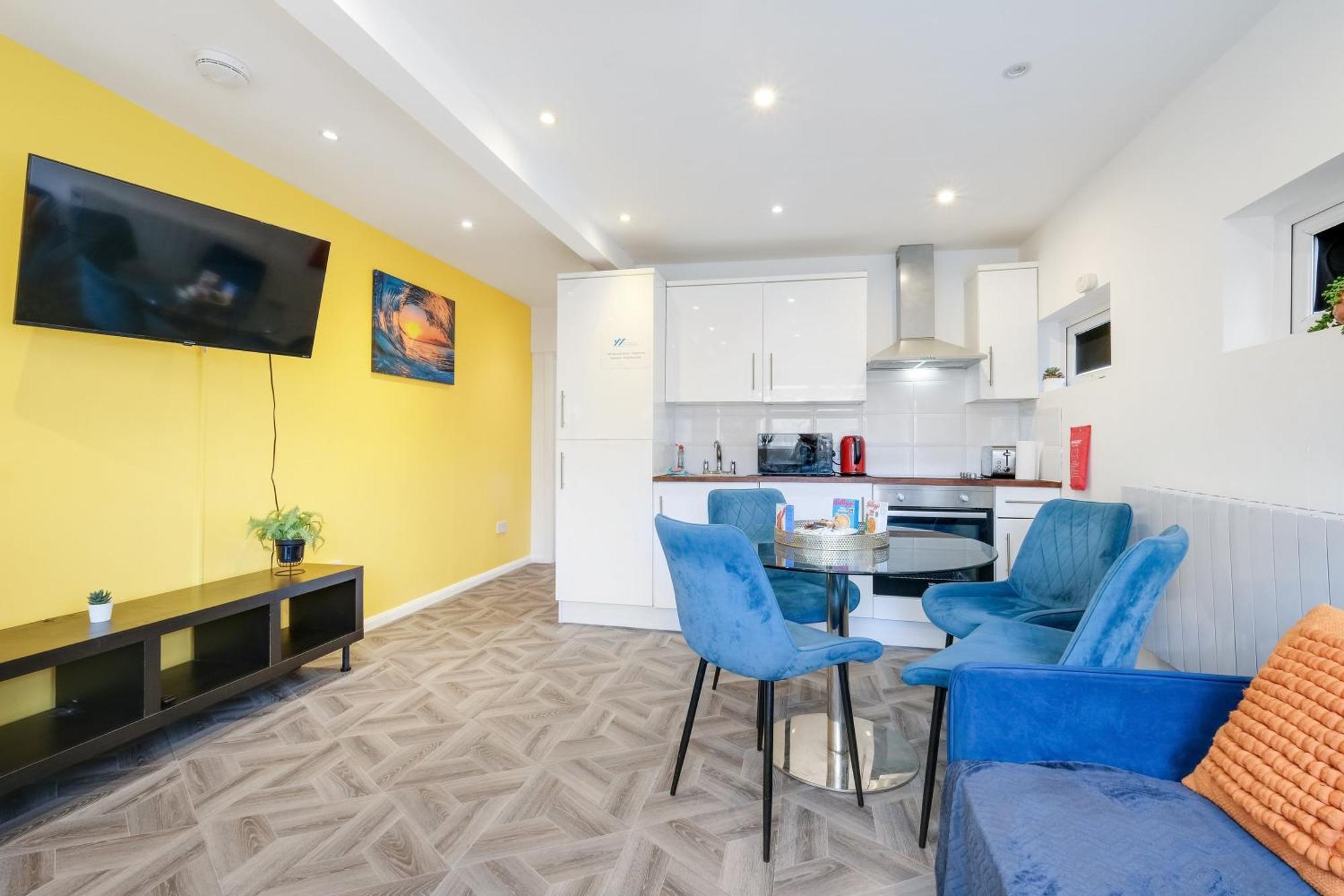 Kings House Apartment Hayes, West London Apt A Northolt  المظهر الخارجي الصورة