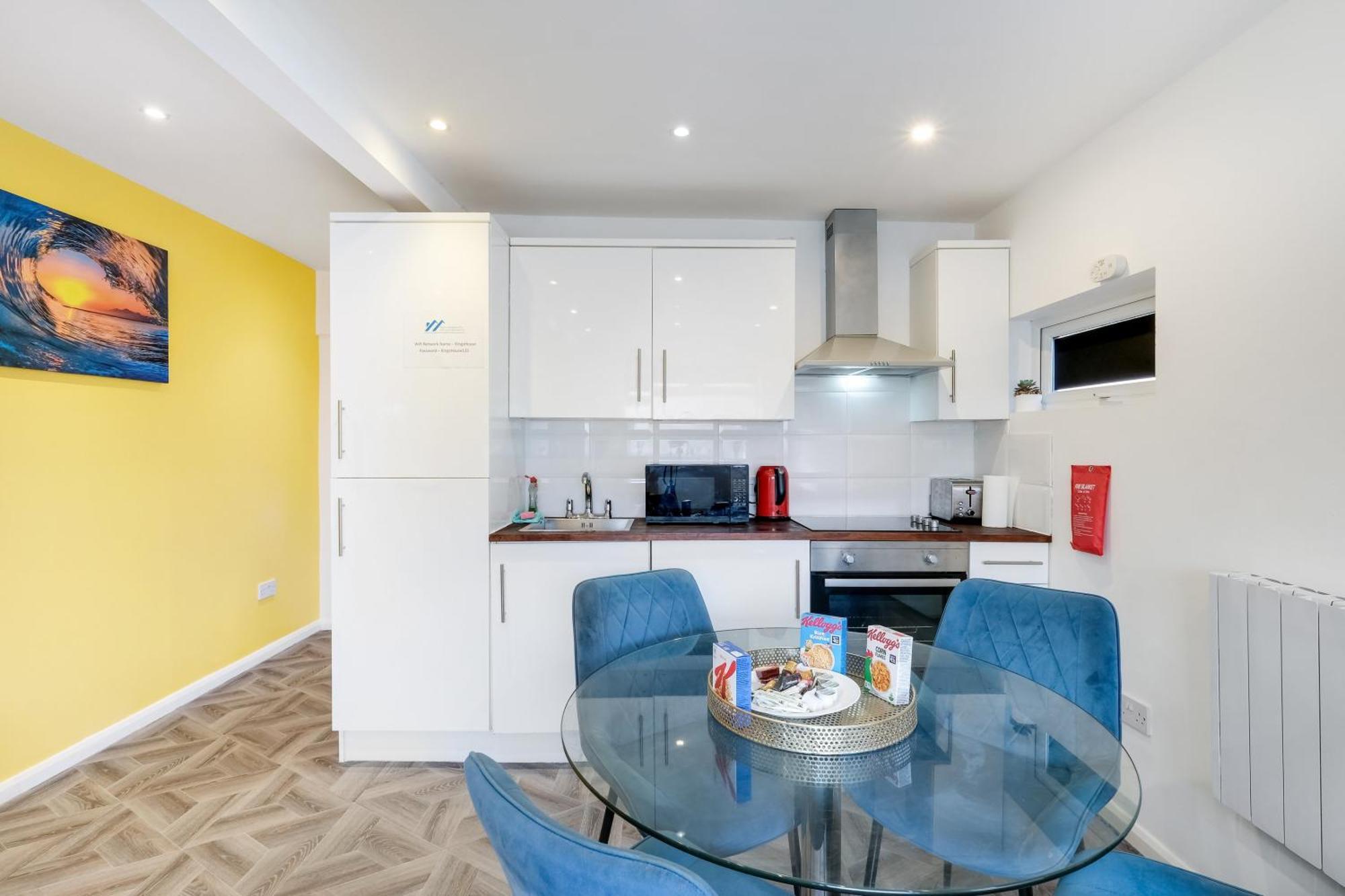 Kings House Apartment Hayes, West London Apt A Northolt  المظهر الخارجي الصورة