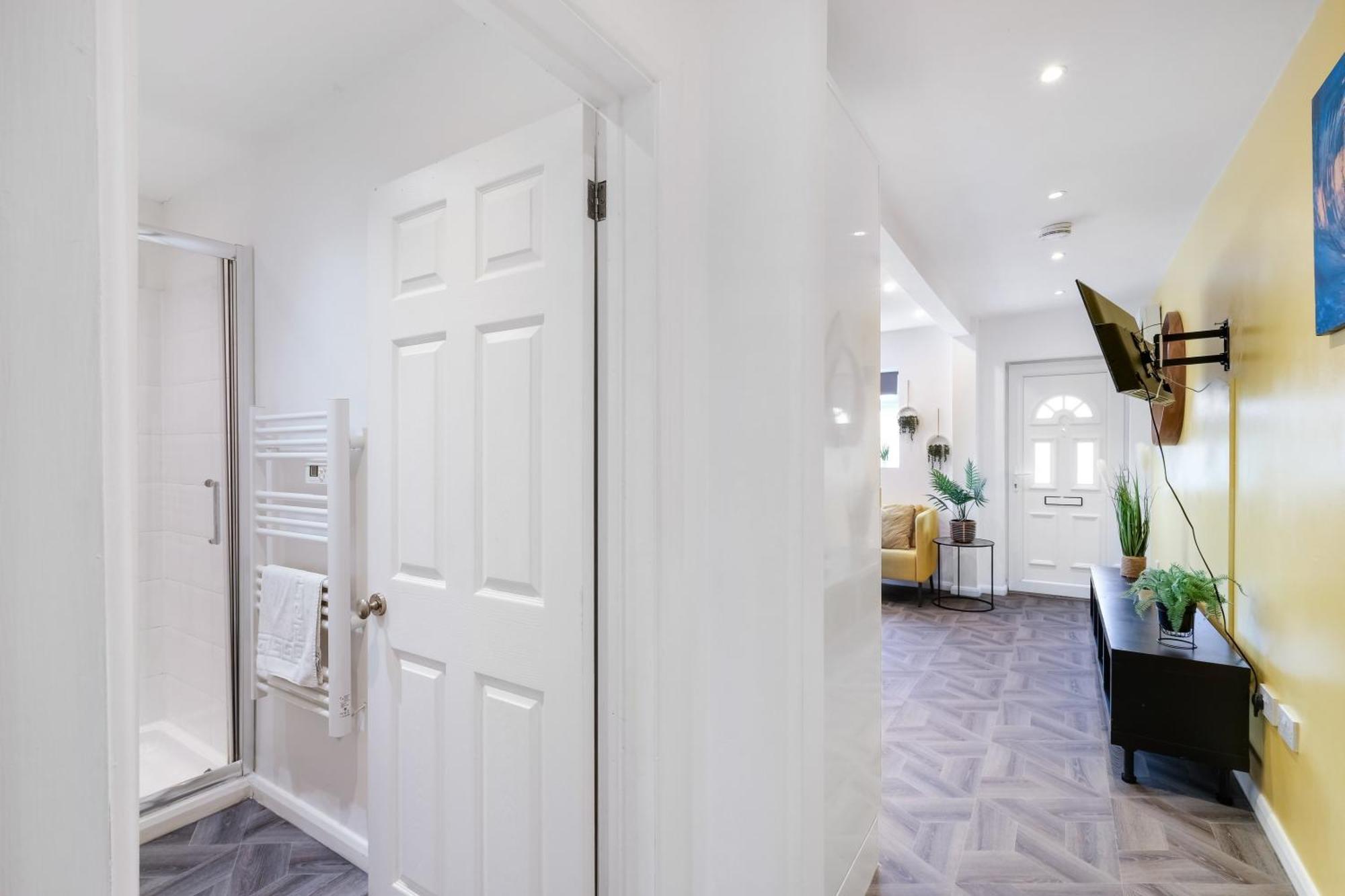 Kings House Apartment Hayes, West London Apt A Northolt  المظهر الخارجي الصورة
